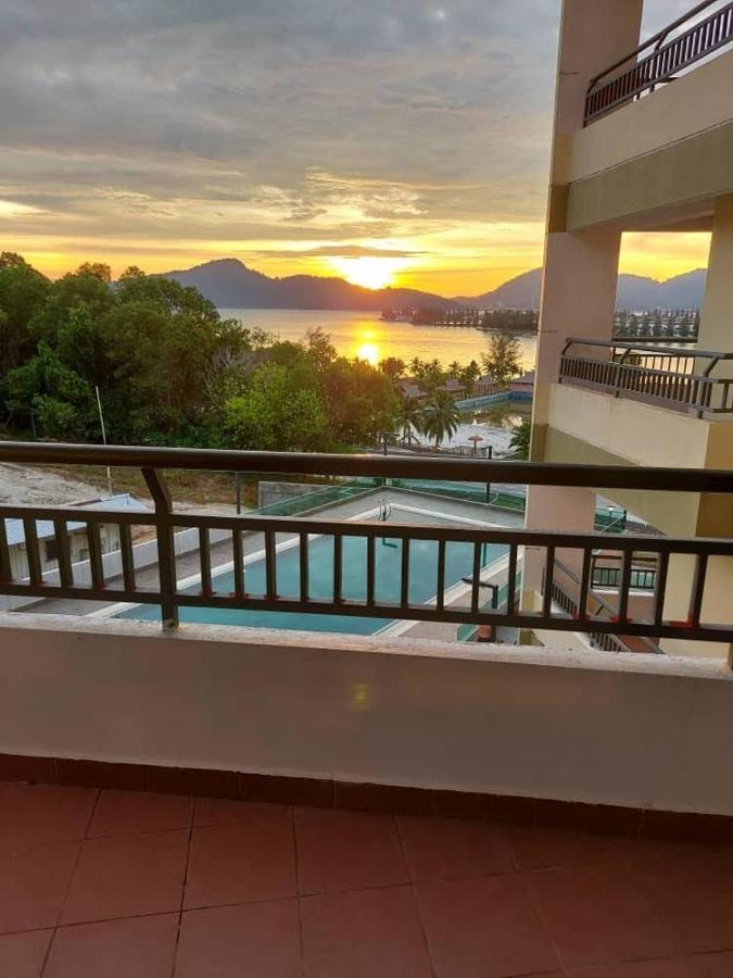Marina Heights Hotel Residences Lumut Exterior photo
